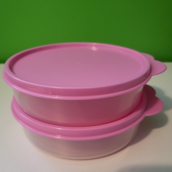 Tupperware Set of Two- 1 1/2 cup/410 ml Medium Wonders Bowls - Picture 1 of 4